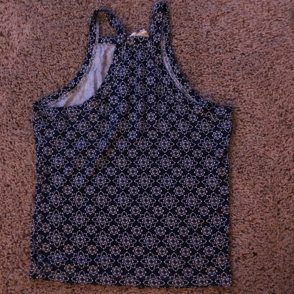 Patterned tank